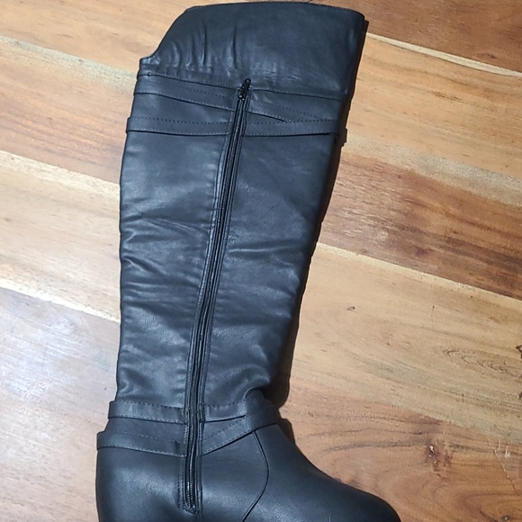 Tall Black Boots - Picture 2 of 3